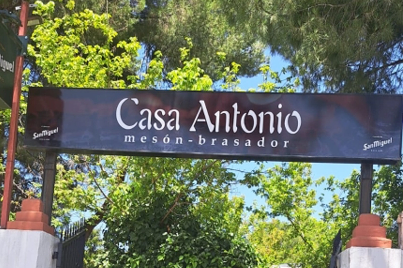 Cartel Fachada de Mesón Brasador Casa Antonio