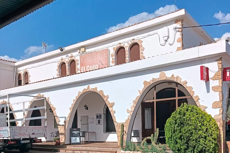 Fachada Pensión El Coto