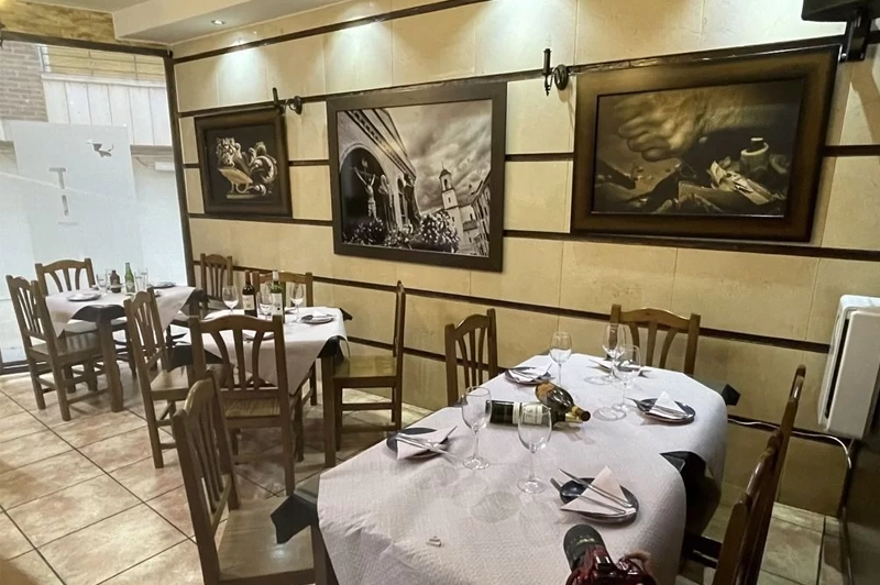 Interior de Título Taberna Cofrade